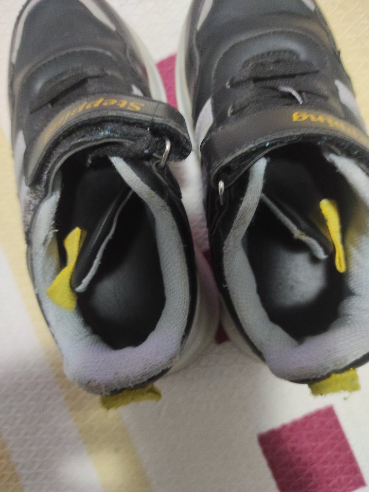 Erkek Siyah Çizgili Cırt Cırtlı Spor Ayakkabı 20 numara - Görsel 3