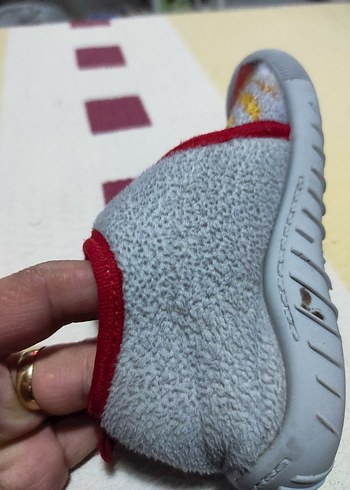 Erkek Çocuk Gri Nakışlı Sıcak Ev Terliği 26 numara - Görsel 3