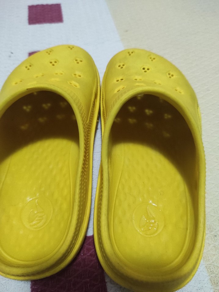 Sarı Kız Çocuk Terlikleri Velcro Bantlı 27 numara - Görsel 3