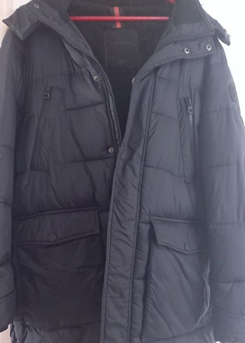 LC Waikiki Erkek Siyah Kapusonlu Sisme Mont