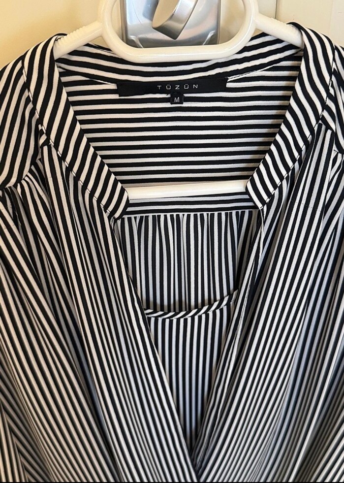 Uzun Kollu Siyah Çizgili V Yaka Kadın Gömlek - Görsel 3