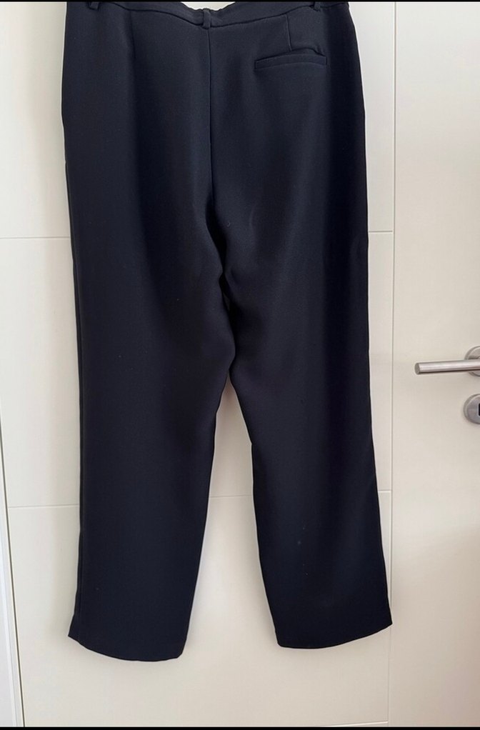 Kadın Siyah Piliseli Kumaş Pantolon - Görsel 3