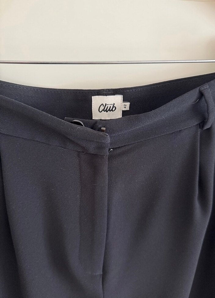 Kadın Siyah Piliseli Kumaş Pantolon - Görsel 2