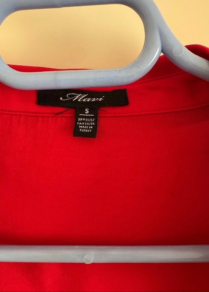 Kırmızı Düğmeli Uzun Kollu Kadın Gömlek - Görsel 2