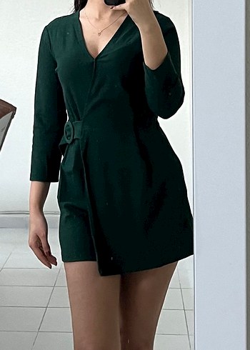 Kemerli V Yaka Koyu Yeşil Mini tulum - Görsel 2