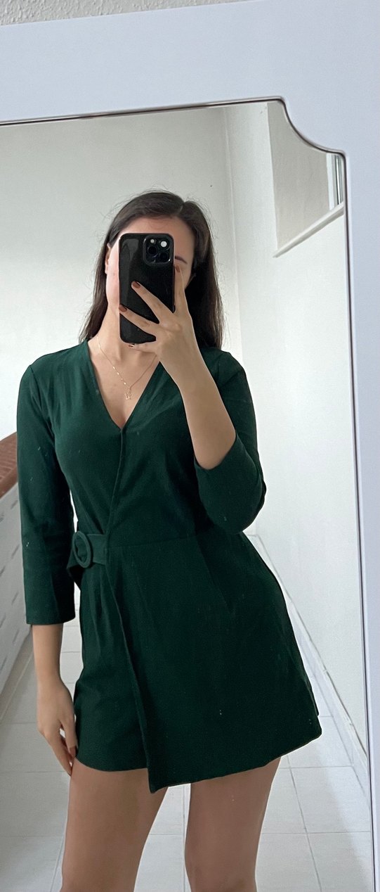 Kemerli V Yaka Koyu Yeşil Mini tulum - Görsel 3