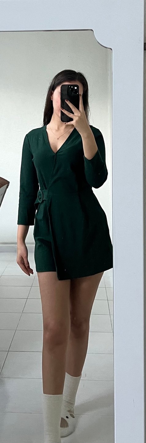 Kemerli V Yaka Koyu Yeşil Mini tulum - Görsel 2