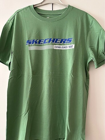 SKECHERS TSHIRT