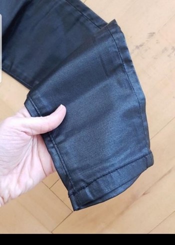 Düğmeli Siyah Baskılı Kadın Kot Pantolon - Görsel 5