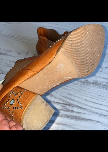 Boncuk İşlemeli Kahverengi Deri Bohem Kadın Bot - Görsel 3