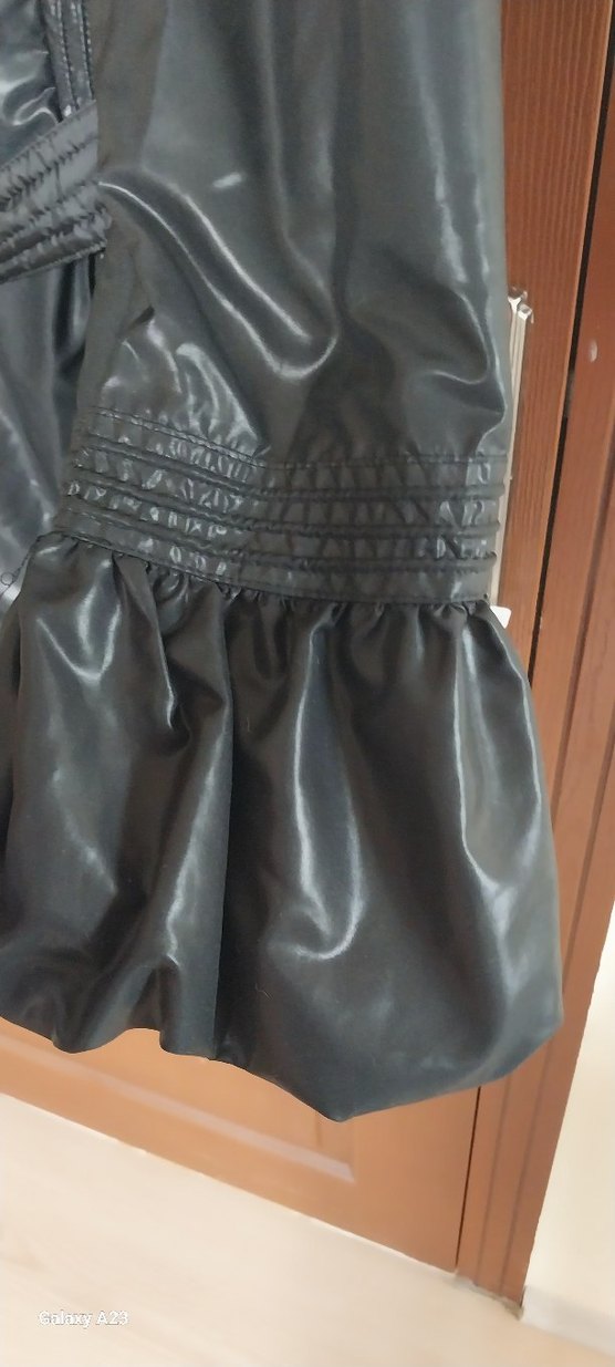 Kemerli Siyah Gotik Kadın Kabanı ölçü sorun m ama kalıbı büyük - Görsel 5