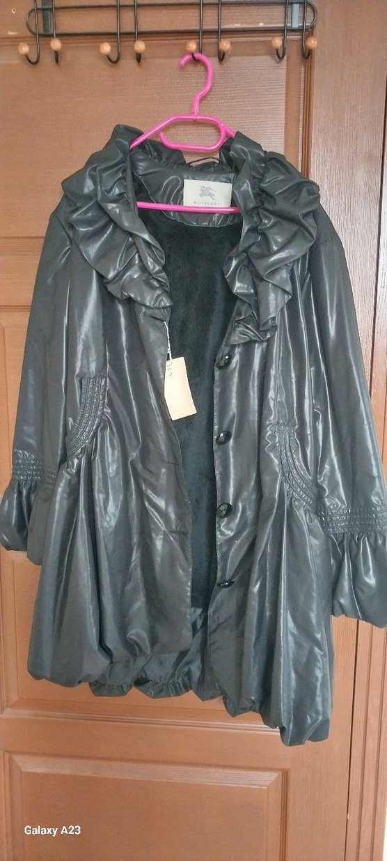 Kemerli Siyah Gotik Kadın Kabanı ölçü sorun m ama kalıbı büyük - Görsel 3