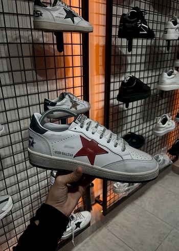 Golden Goose Deluxe Siyah Yildizli Beyaz Sneaker