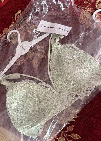 s Beden Defacto Bralet yeşil ve lila