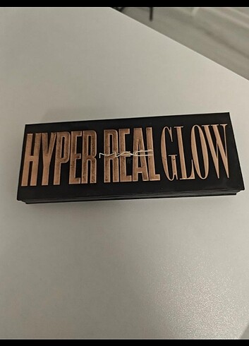 Beden Mac hyper real glow aydınlatıcı