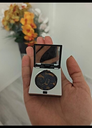 Bobbi brown far