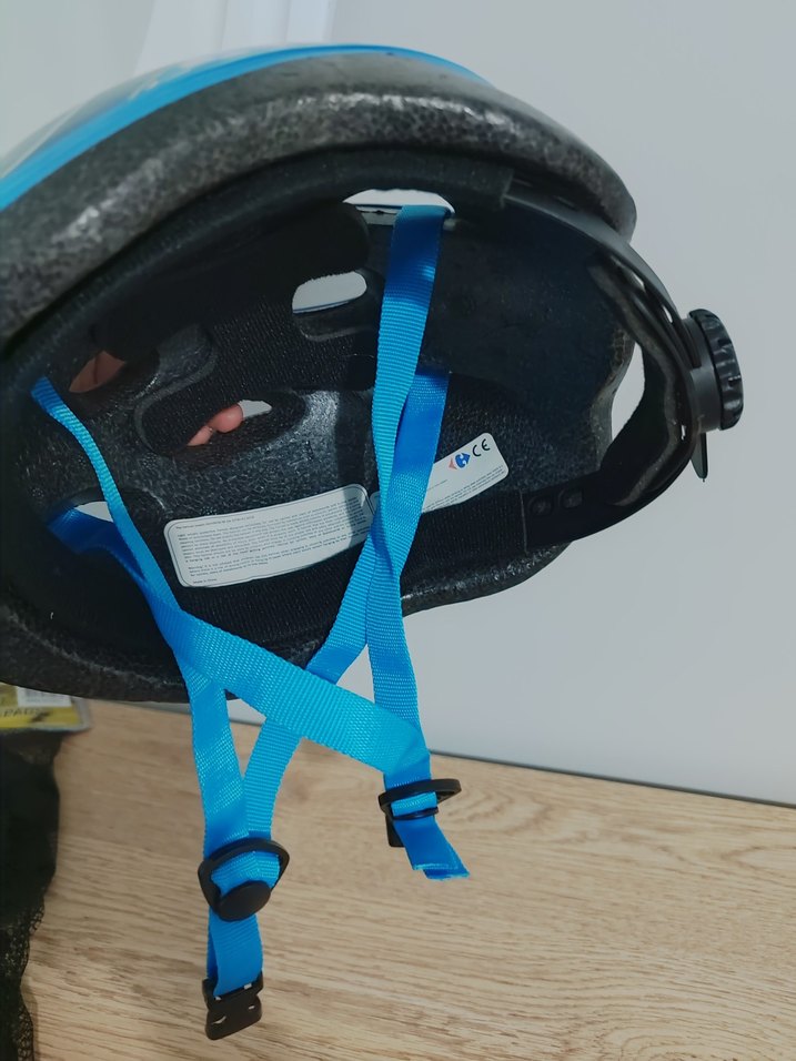 Mavi Erkek Çocuk Bisiklet Kaskı ve Dizlik Seti - Görsel 3