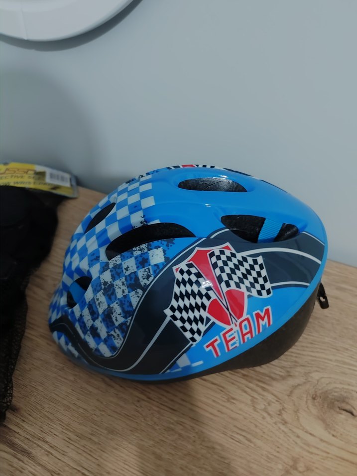 Mavi Erkek Çocuk Bisiklet Kaskı ve Dizlik Seti - Görsel 2