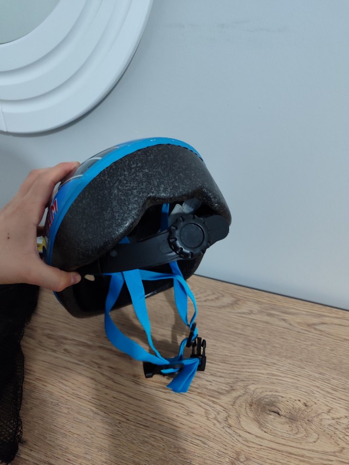 Mavi Erkek Çocuk Bisiklet Kaskı ve Dizlik Seti - Görsel 4