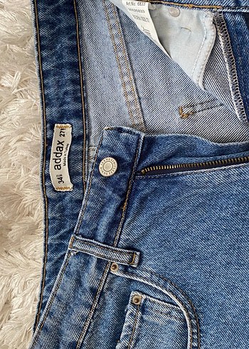 34 Beden Bol Kesim Mini Denim Şort
