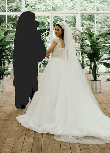 36 Beden beyaz Renk Oleg Cassini Gelinlik
