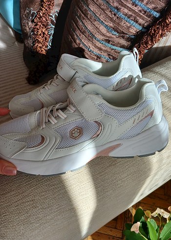 Beyaz Spor Ayakkabı - Görsel 4