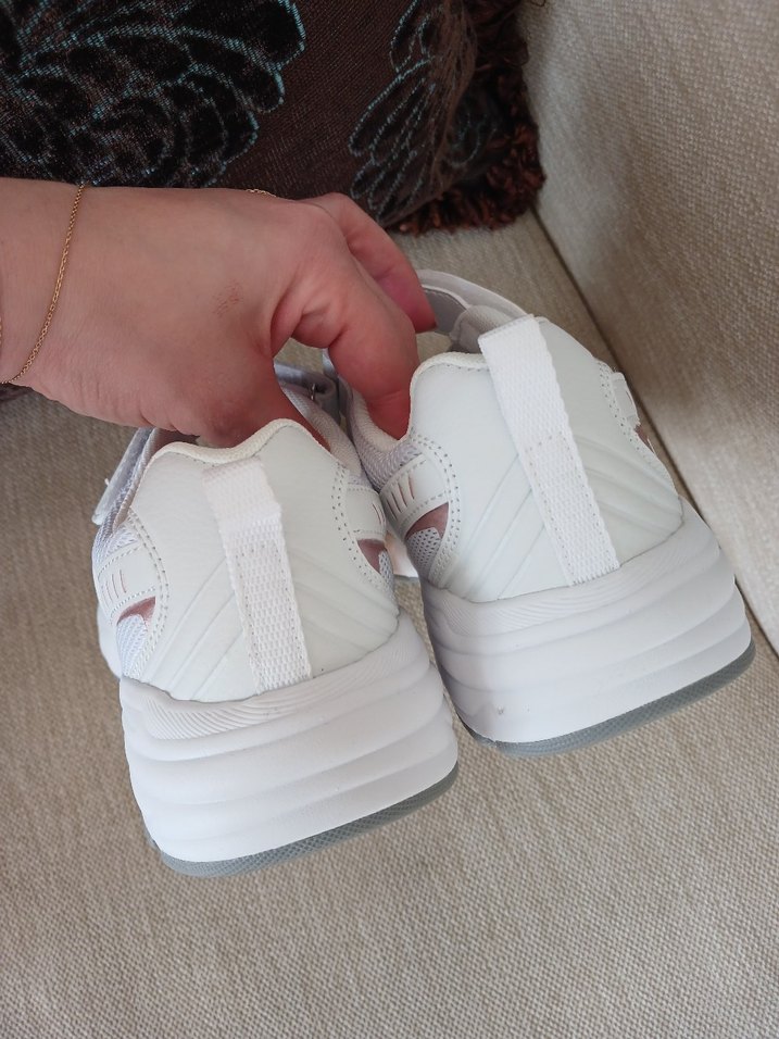 Beyaz Spor Ayakkabı - Görsel 3