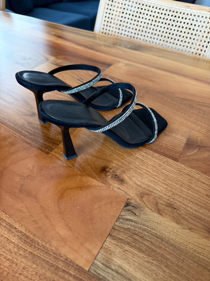 Siyah Parlak Topuklu Kadın Abiye Ayakkabı - Görsel 3