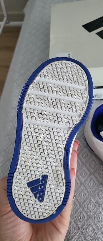 27 Beden beyaz Renk Adidas spor ayakkabi