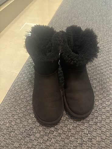 Ugg bot kısa arkası fiyonklu model
