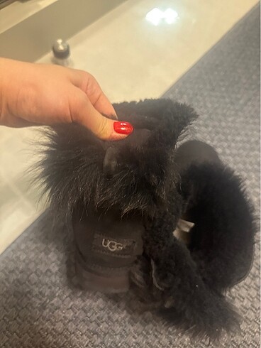 38 Beden siyah Renk Ugg bot kısa arkası fiyonklu model