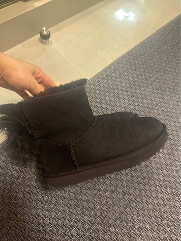 Ugg Ugg bot kısa arkası fiyonklu model