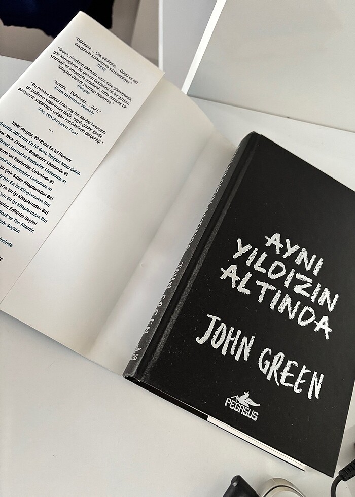 Aynı Yıldızın Altında kitap - Görsel 2