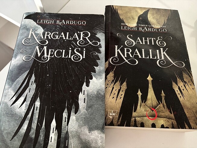 Kargalar Meclisi ve Sahte krallık ikili seri