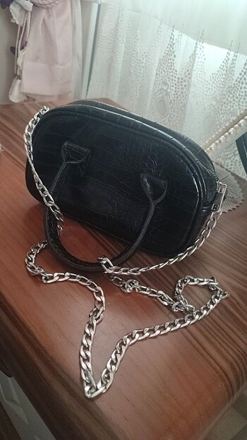 Siyah kulplu çanta