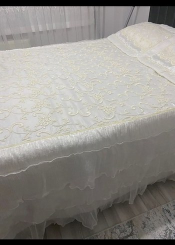 İşlemeli Beyaz Yatak Örtüsü bir kaç kere kullanıldı çok temiz - Görsel 2