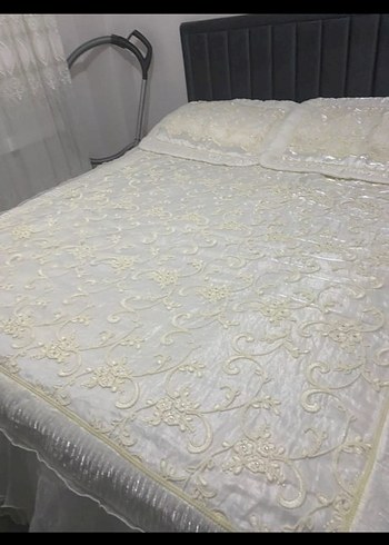 İşlemeli Beyaz Yatak Örtüsü bir kaç kere kullanıldı çok temiz - Görsel 5