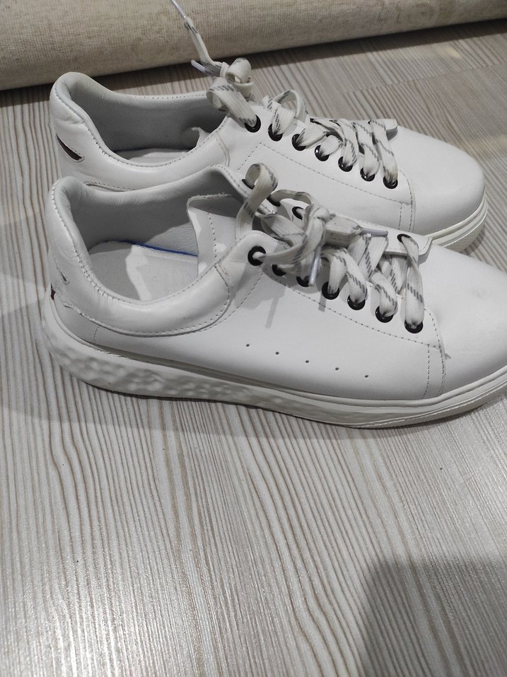 erkek  Spor Ayakkabı bir iki kere giyildi çok temiz 44 numara - Görsel 3