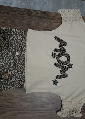 Kız Çocuk Leopar Desenli Kemerli Tişört - Görsel 3