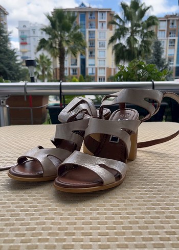 DERİNET Bej Yılan Desenli Tokalı Kadın Topuklu Sandalet 38numara - Görsel 2