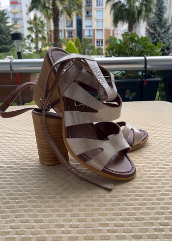 DERİNET Bej Yılan Desenli Tokalı Kadın Topuklu Sandalet 38numara - Görsel 4