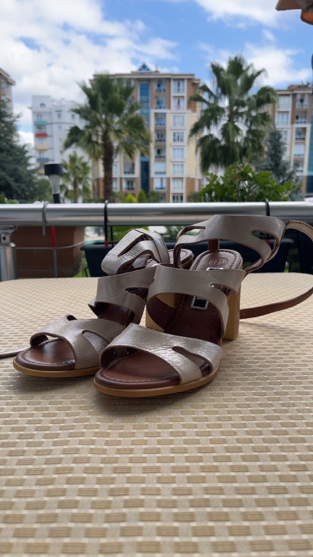 DERİNET Bej Yılan Desenli Tokalı Kadın Topuklu Sandalet 38numara - Görsel 2