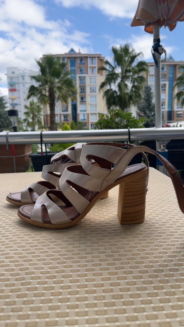 DERİNET Bej Yılan Desenli Tokalı Kadın Topuklu Sandalet 38numara - Görsel 3