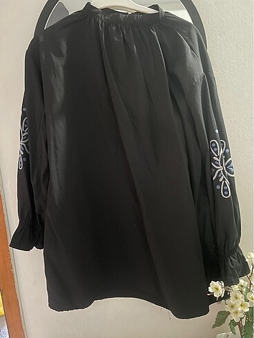 Kolları Nakışlı Tunik