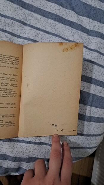 Beden Renk 100 liraya bir deli Aziz Nesin 1. Baskı 1961