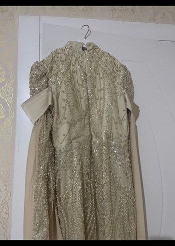 Bej Uzun Kollu Drapeli kiralık Kadın Abiye Elbise - Görsel 4