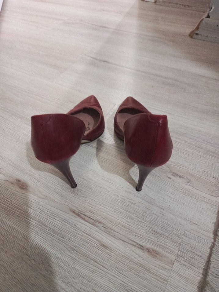 Bordo Deri Stiletto Kadın Ayakkabı içindeki bant izleridir - Görsel 3