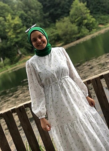 Çiçekli elbise