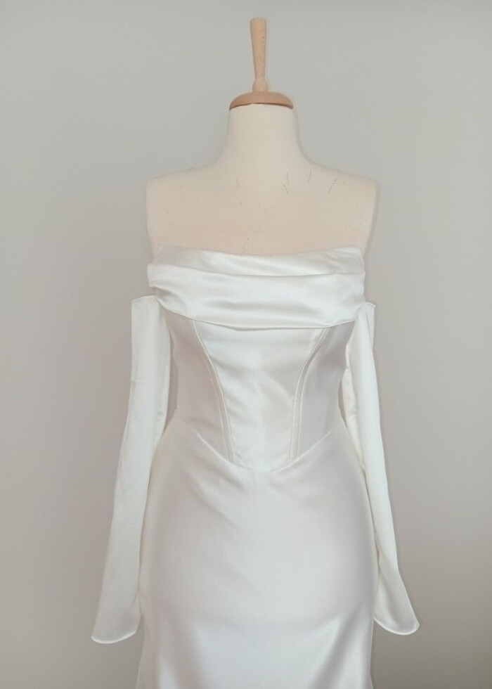 Beyaz saten  balık elbise - Görsel 2