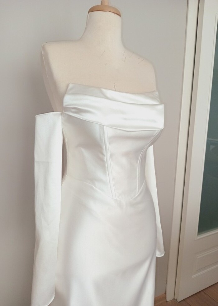 Beyaz saten  balık elbise - Görsel 3